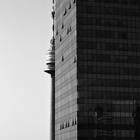 Schüchterne Bauwerke: Der Donauturm