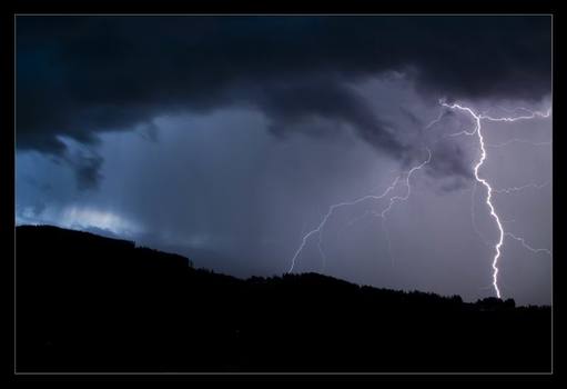 Gewitter über den Bergen
