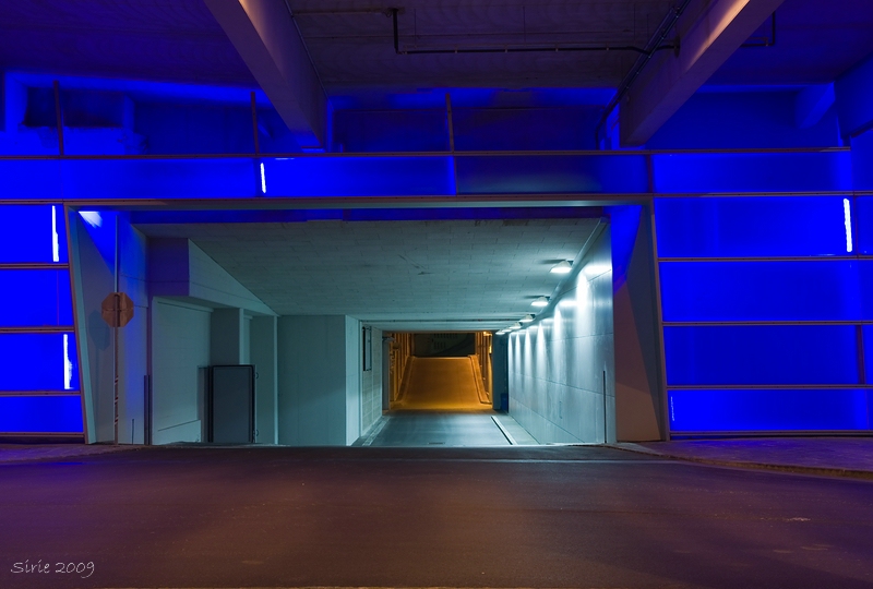 Die blaue Unterführung