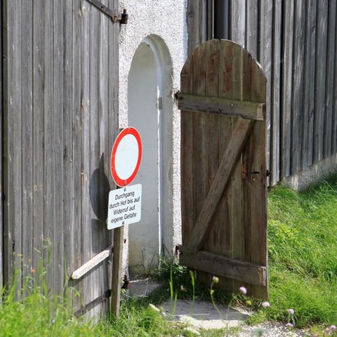 Durchgang auf eigene Gefahr