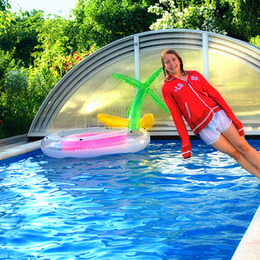 Was kippt da in den Pool..