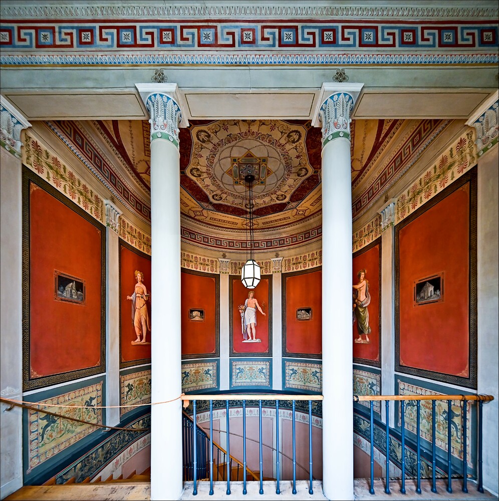 Blick ins Treppenhaus der Villa Wertheimstein