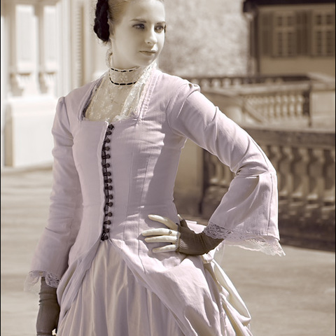 Janina am Schloss Solitude