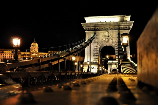 Kettenbrücke / Budapest bei Nacht (2)