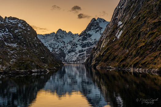 warten vor dem Trollfjord