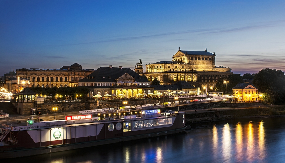 über die Elbe gesehen