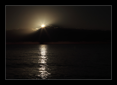 Sonnenaufgang über dem Meer