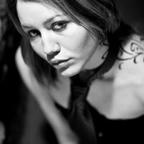 B&W